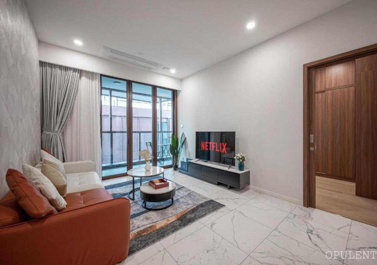 Opulent Skyline Homes At Landmark 81 Apartment *